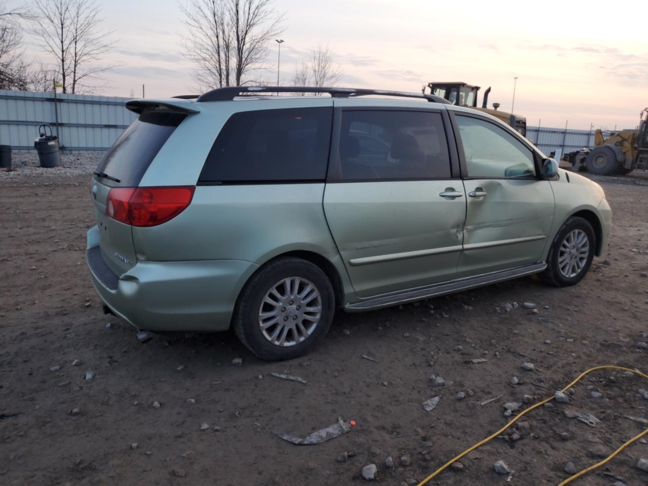 2008 Toyota Sienna - Image 3