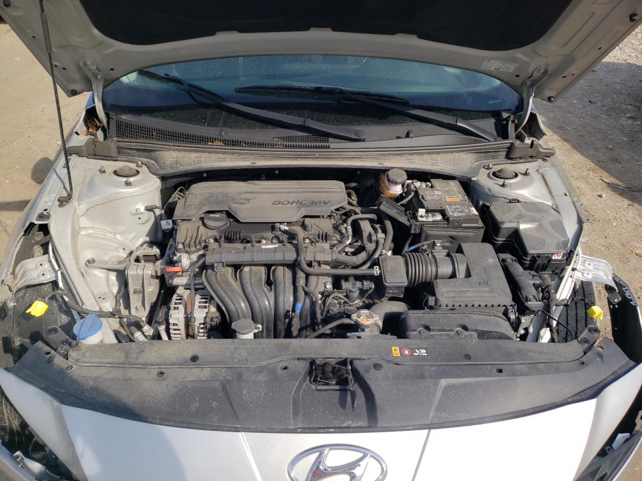 2022 Hyundai Elantra - Image 11