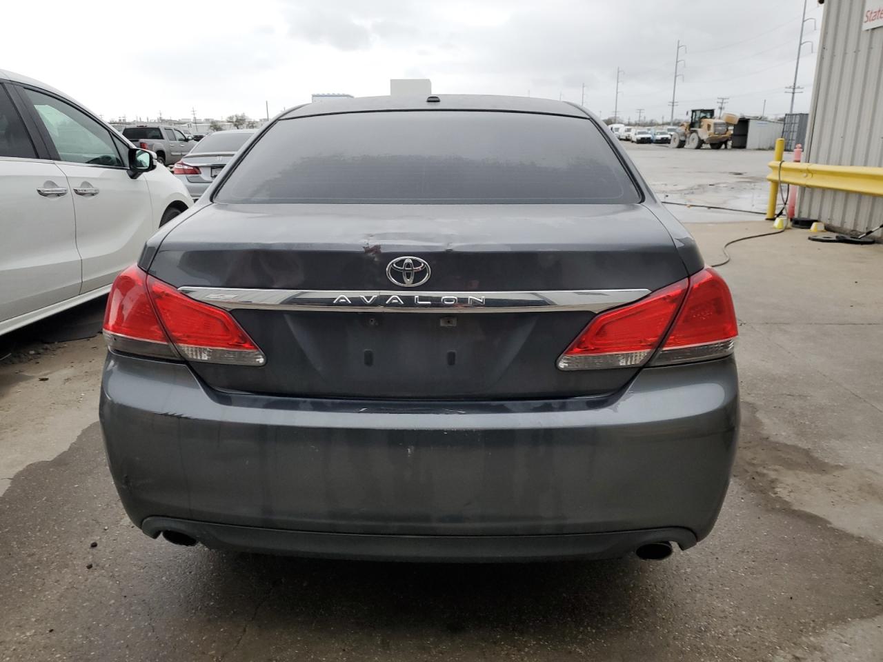 2011 Toyota Avalon - Image 6