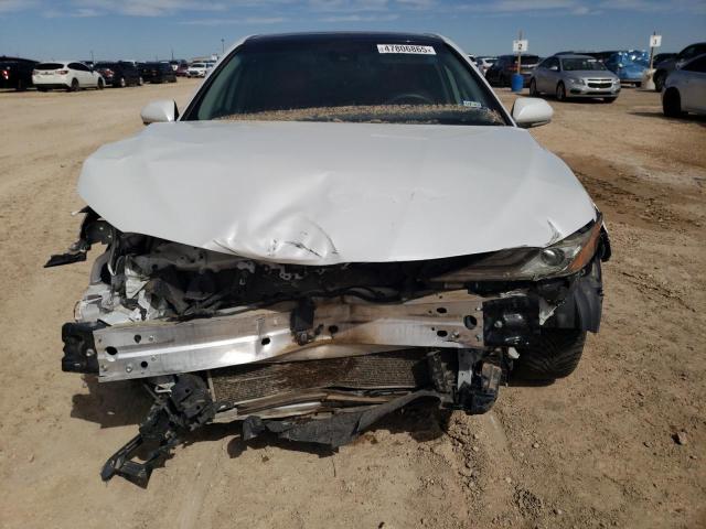 TOYOTA CAMRY 2019 Белы