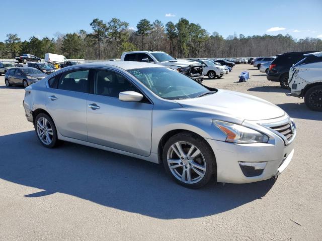 Sedans NISSAN ALTIMA 2015 Srebrny