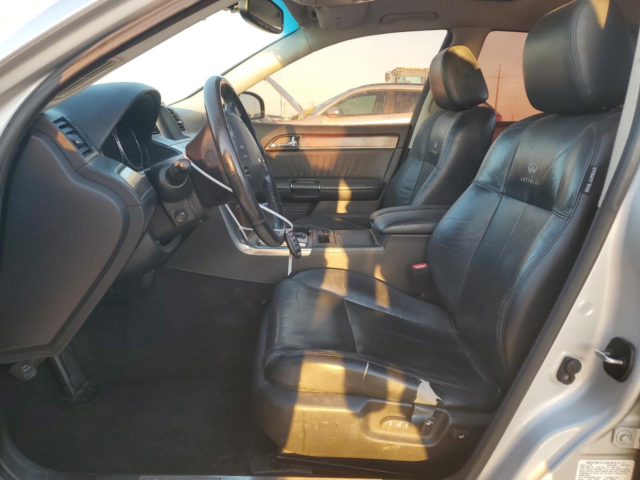 2010 Infiniti M - Image 7