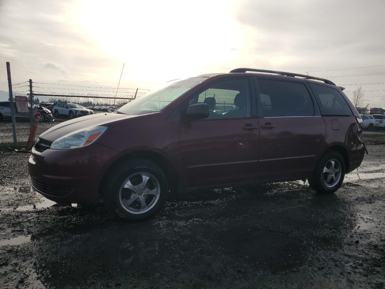 2005 Toyota Sienna Ce للبيع في Eugene، OR - Rear End