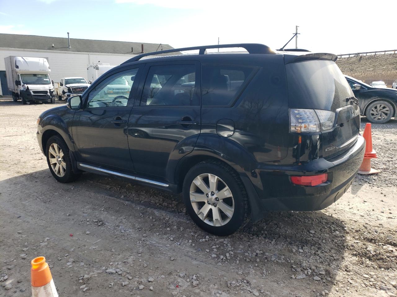 2012 Mitsubishi Outlander - Image 2