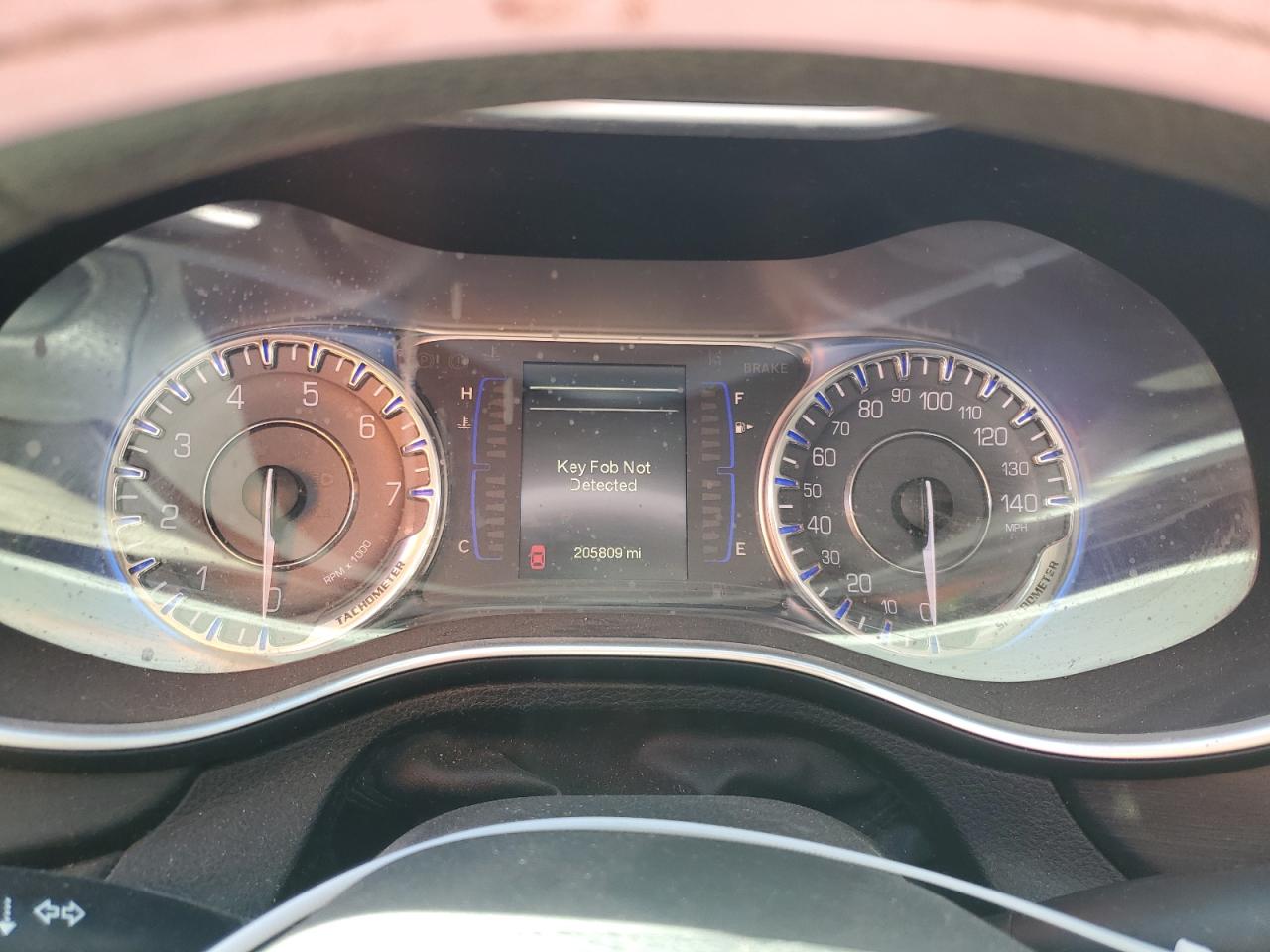 2015 Chrysler 200 - Image 9
