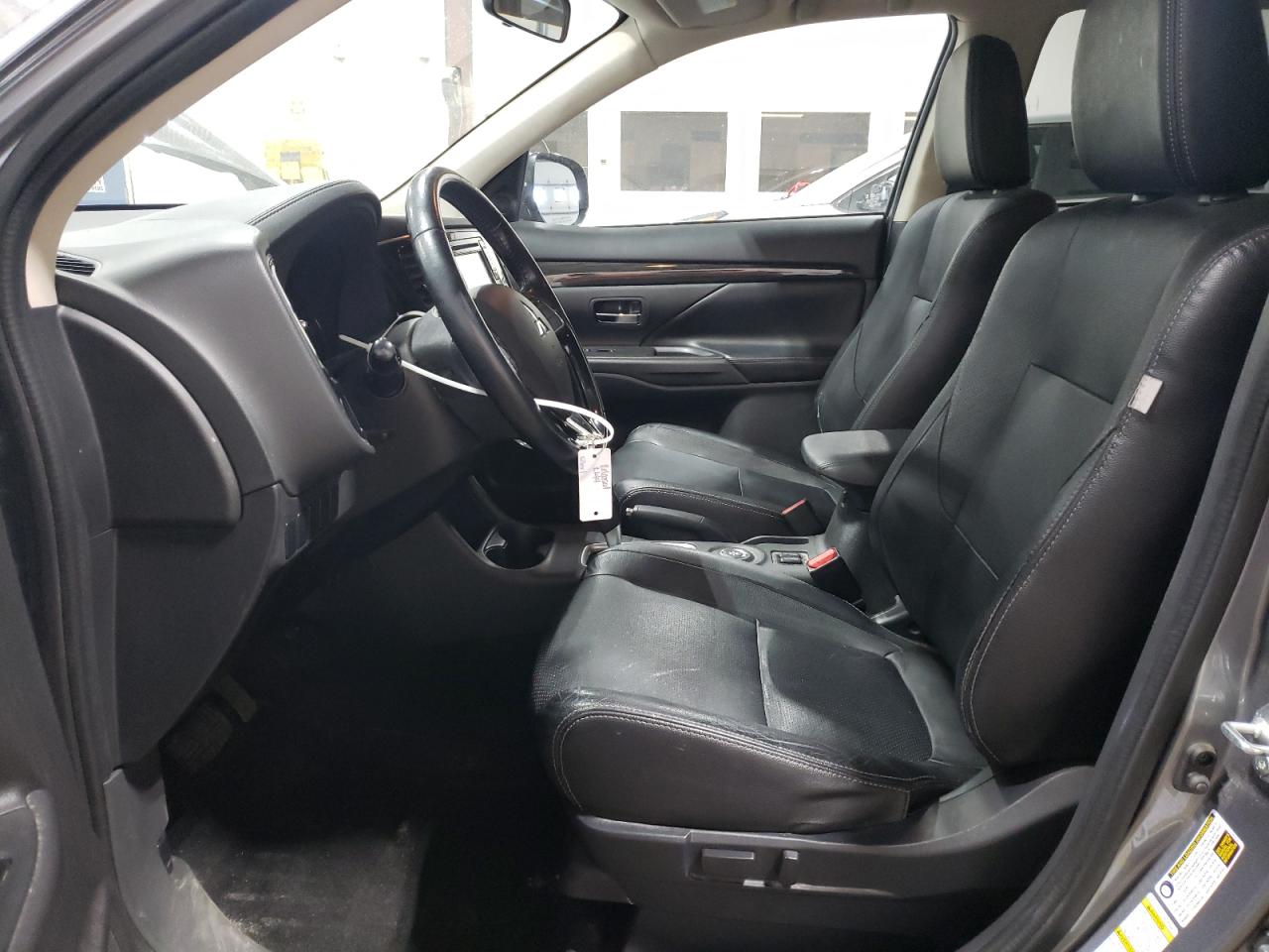 2016 Mitsubishi Outlander - Image 7