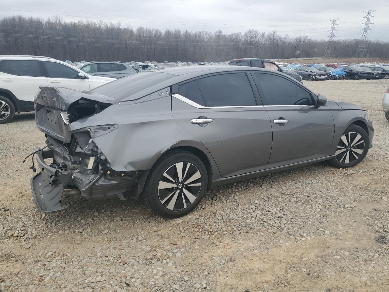 2021 Nissan Altima - Image 3