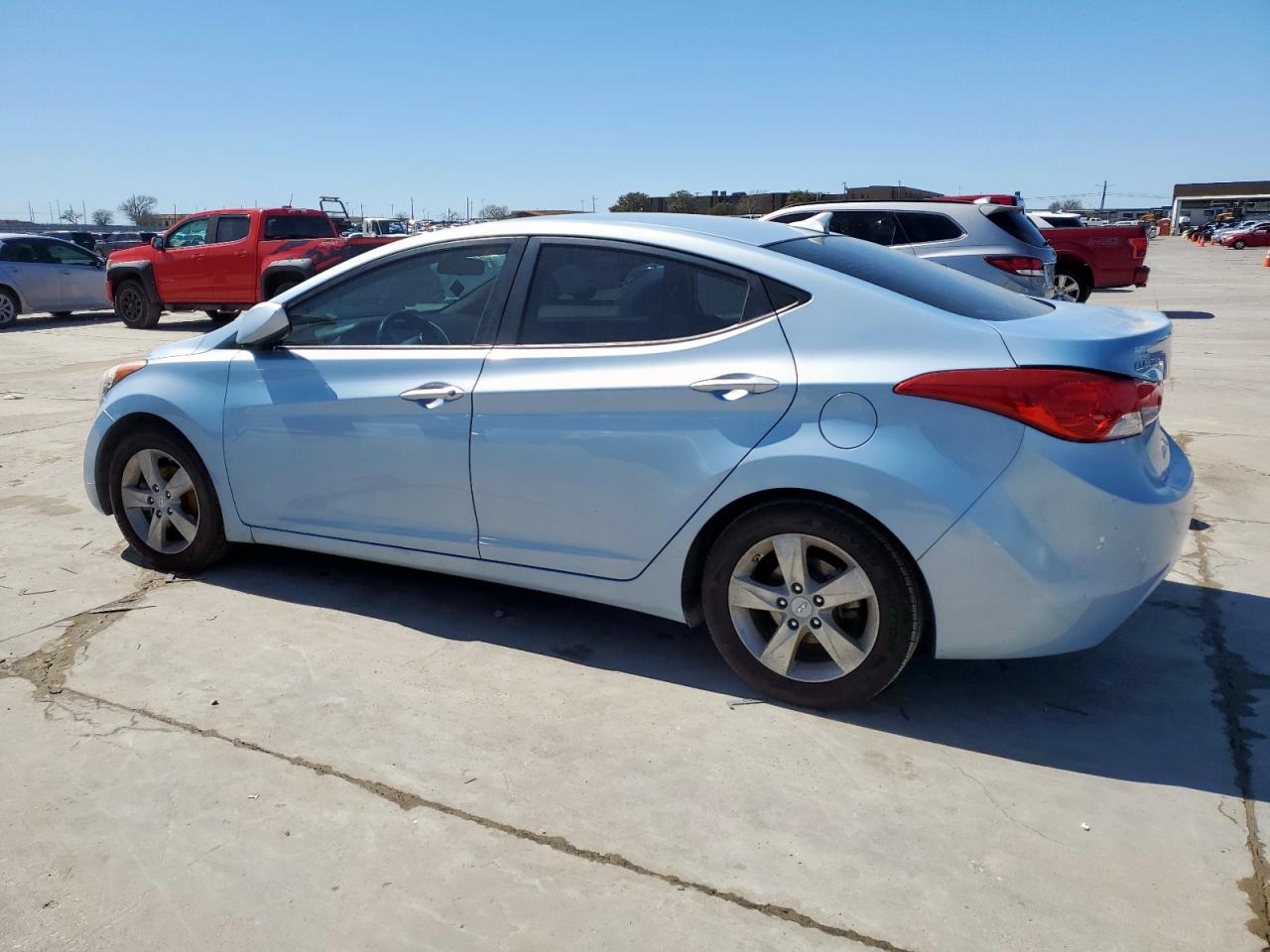 2013 Hyundai Elantra - Image 2
