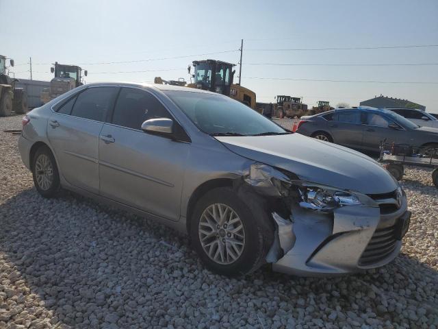  TOYOTA CAMRY 2017 Srebrny