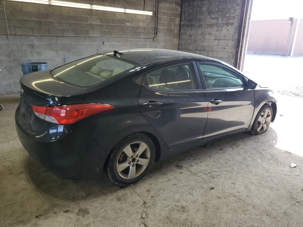 2011 Hyundai Elantra - Image 3