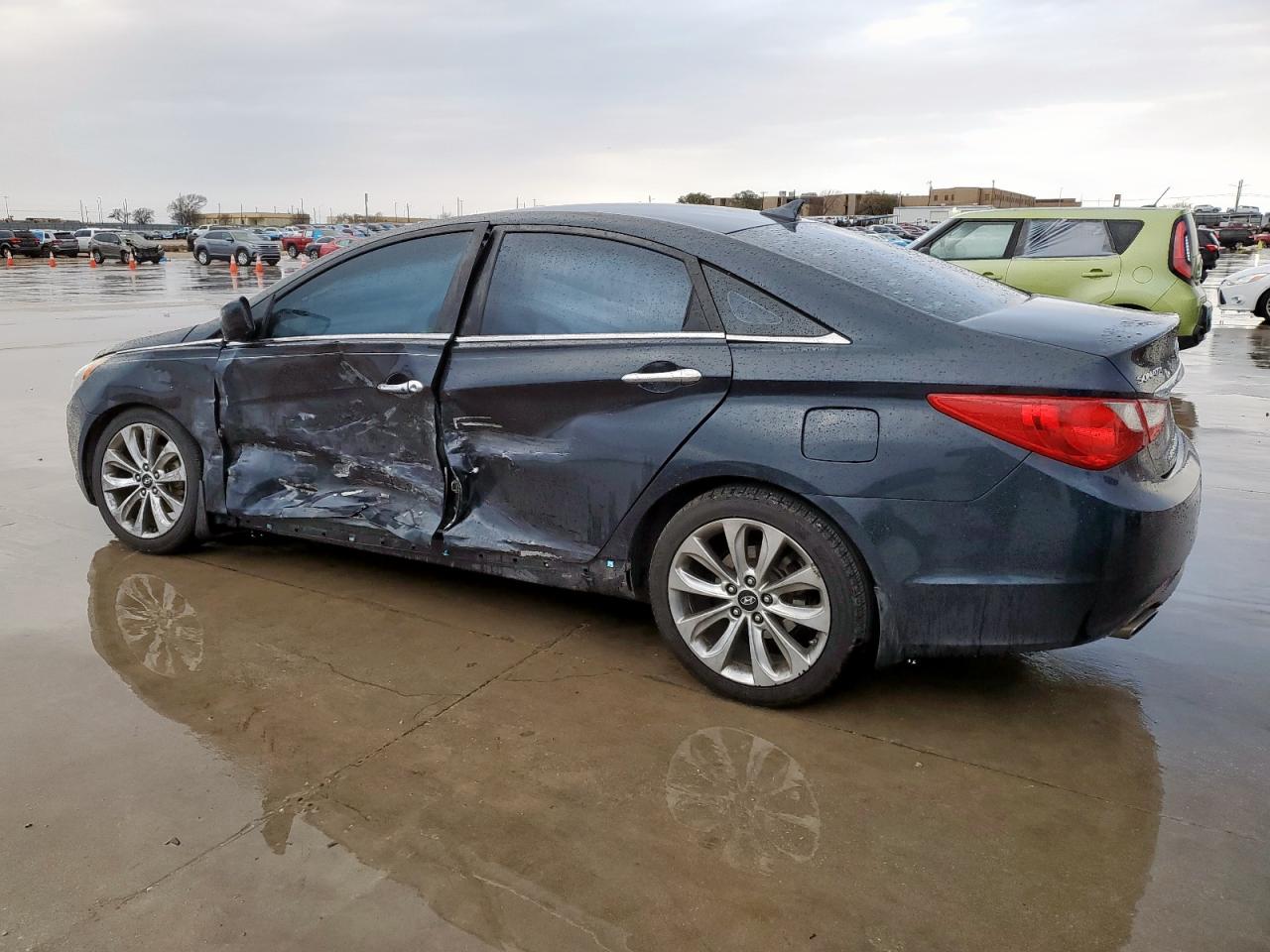 2011 Hyundai Sonata - Image 2