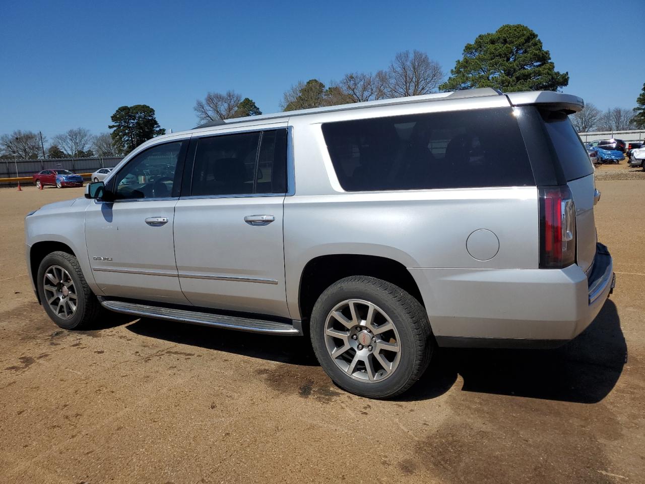 2017 GMC Yukon - Image 2