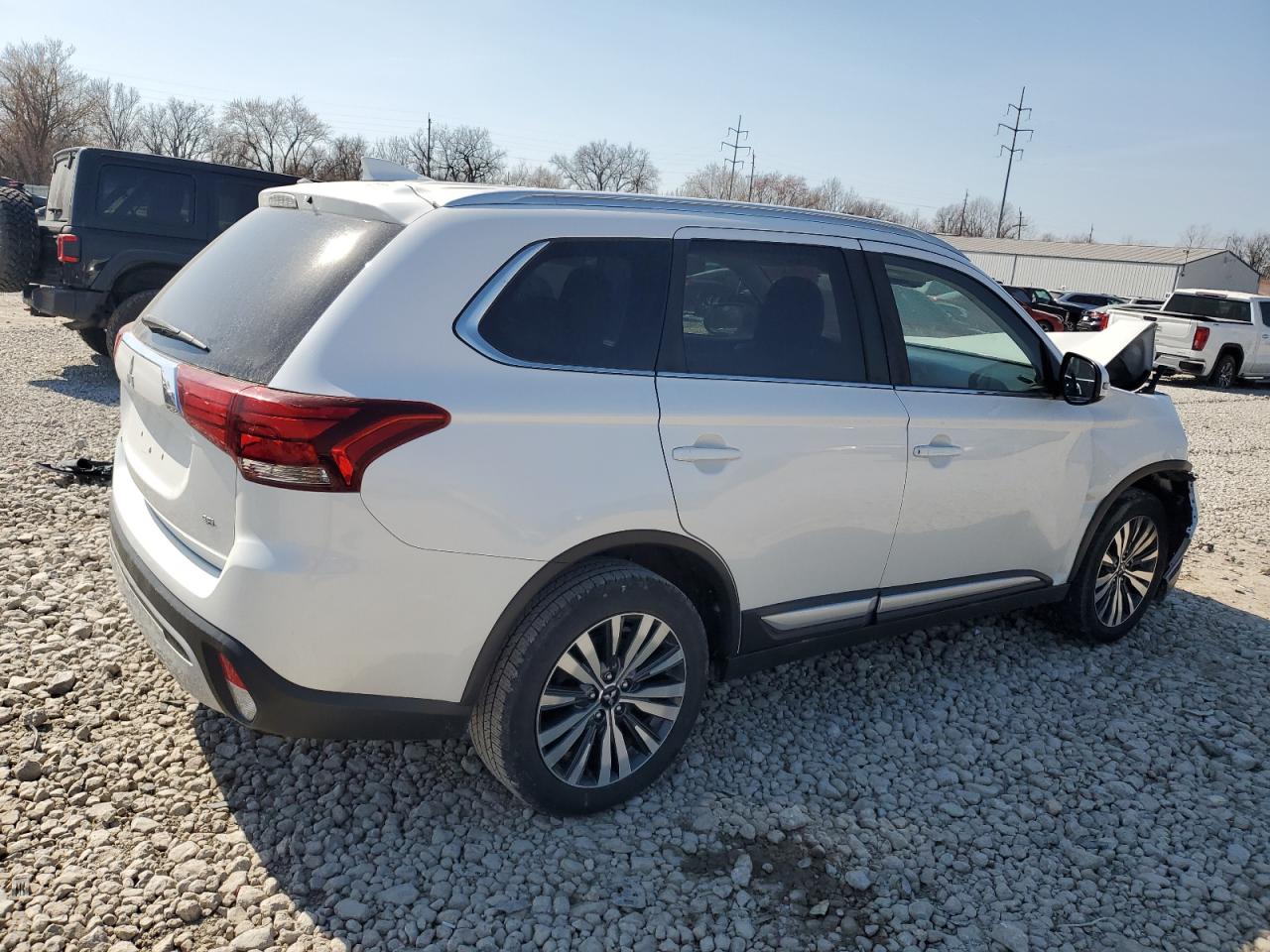 2020 Mitsubishi Outlander - Image 3