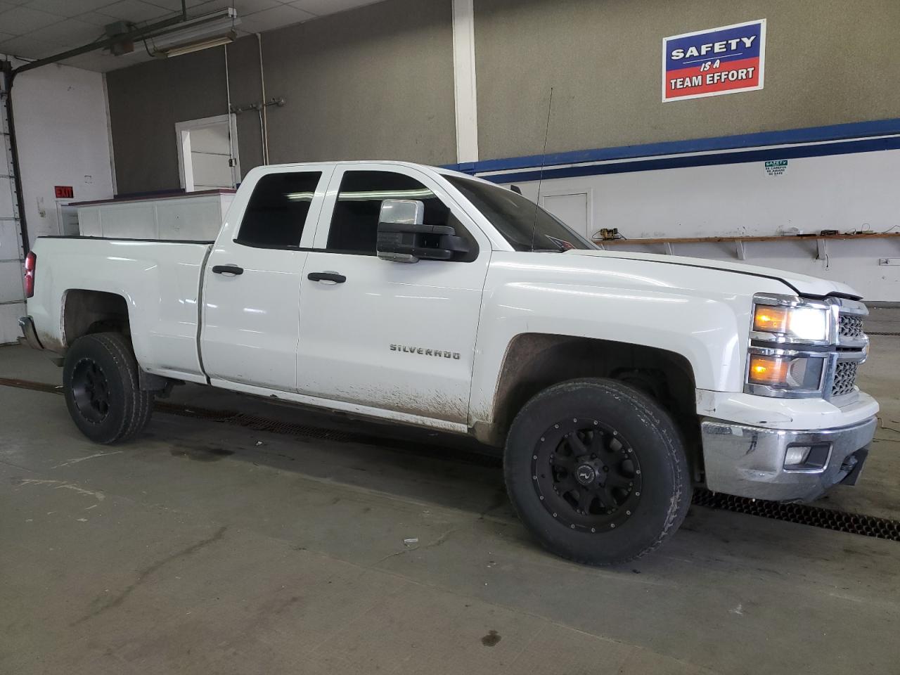 2014 Chevrolet Silverado - Image 4
