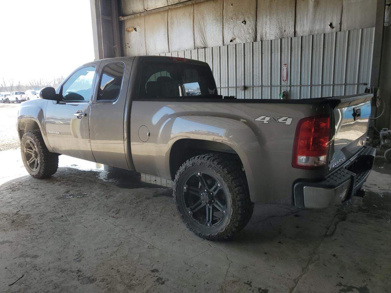 2011 GMC Sierra - Image 2