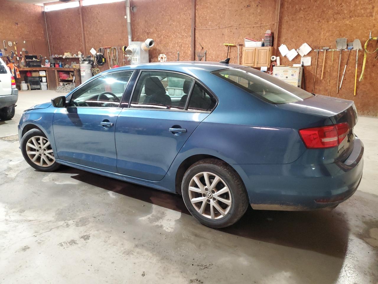 2015 Volkswagen Jetta - Image 2