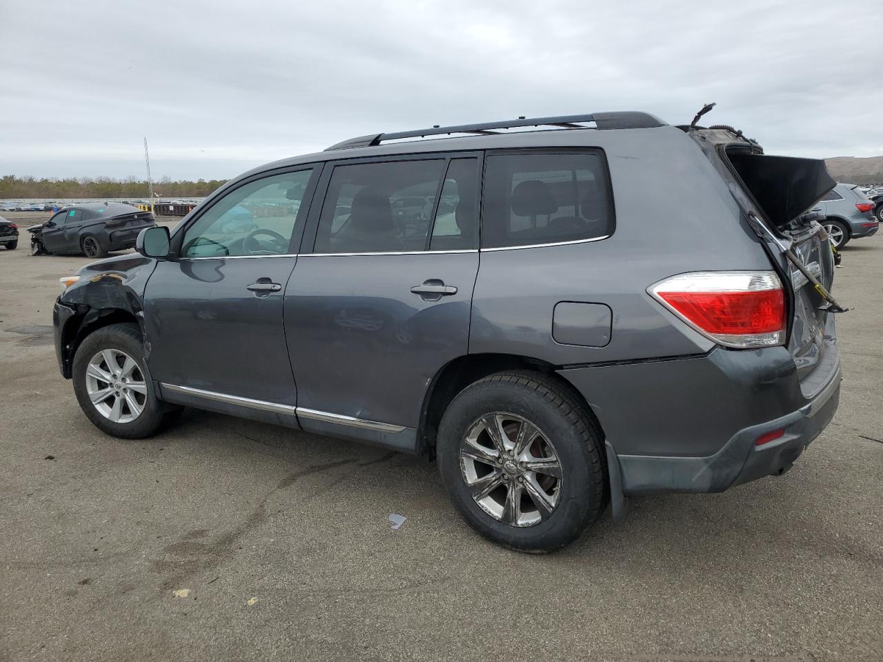 2011 Toyota Highlander - Image 2