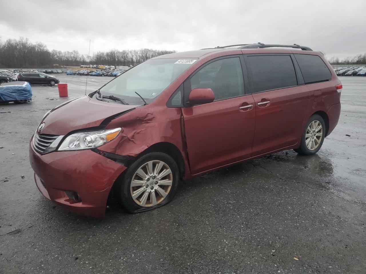 2013 Toyota Sienna - Image 1