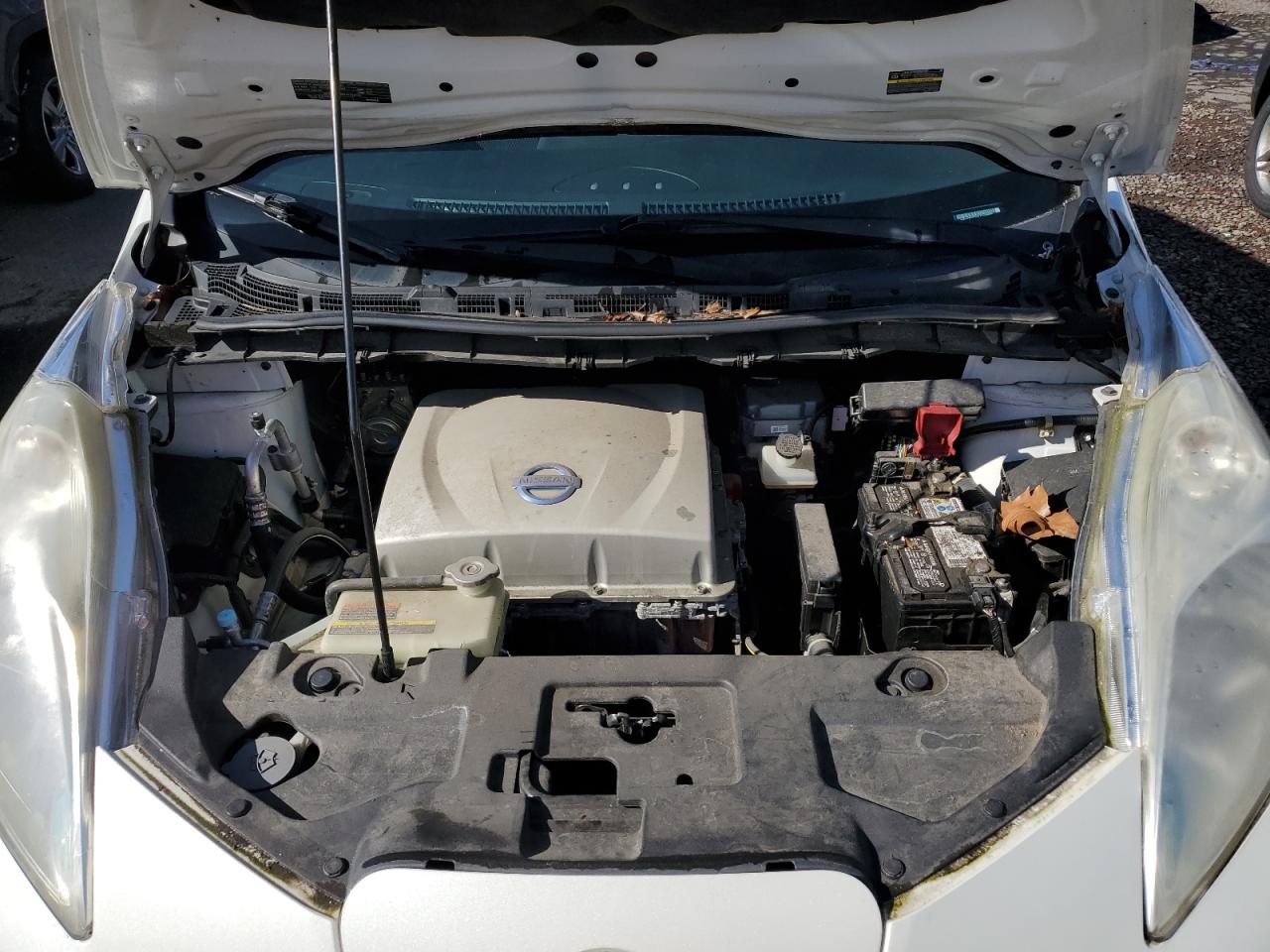 2015 Nissan Leaf - Image 11