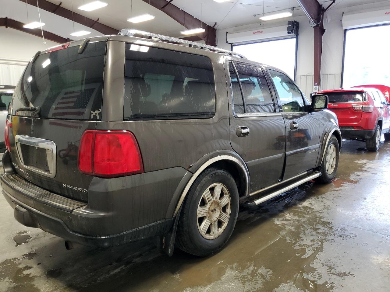 2006 Lincoln Navigator - Image 3