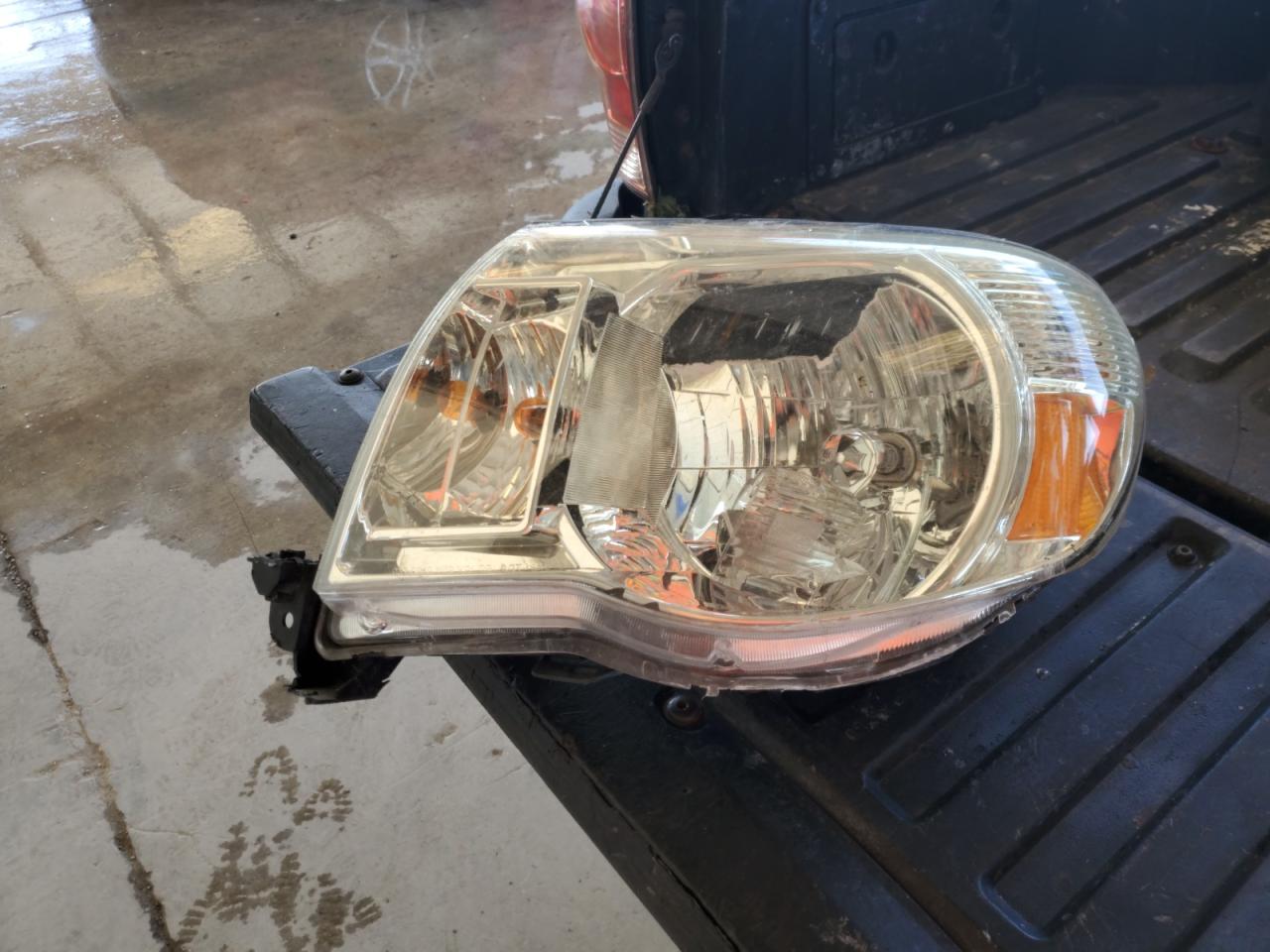2005 Toyota Tacoma - Image 12