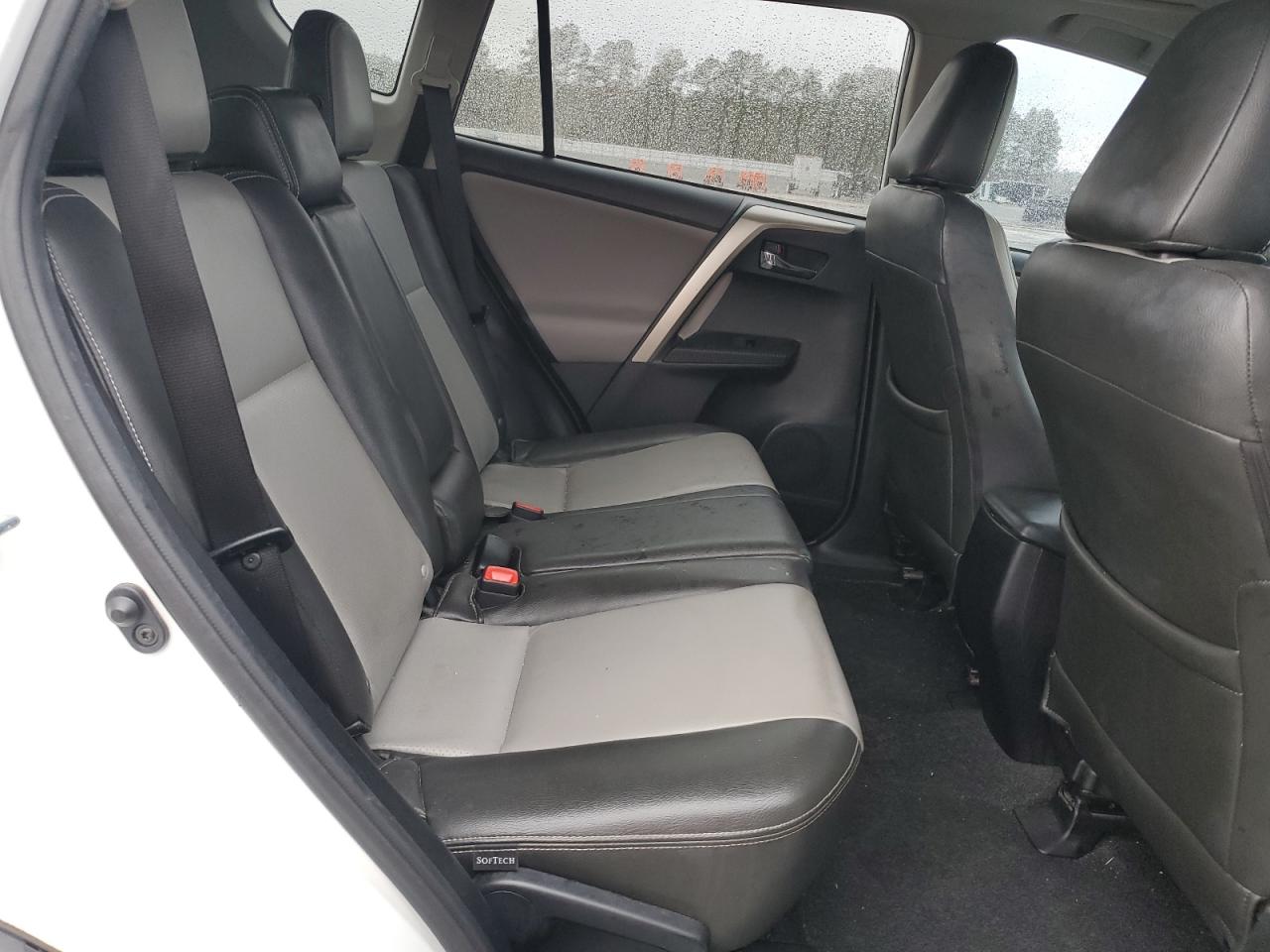 2015 Toyota RAV 4 - Image 11