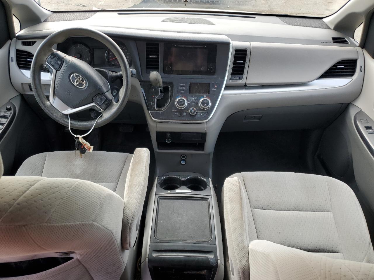 2015 Toyota Sienna - Image 8