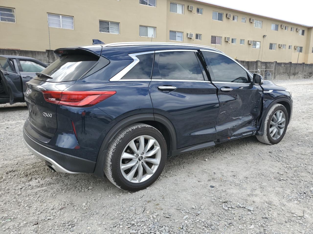 2019 Infiniti QX50 - Image 3