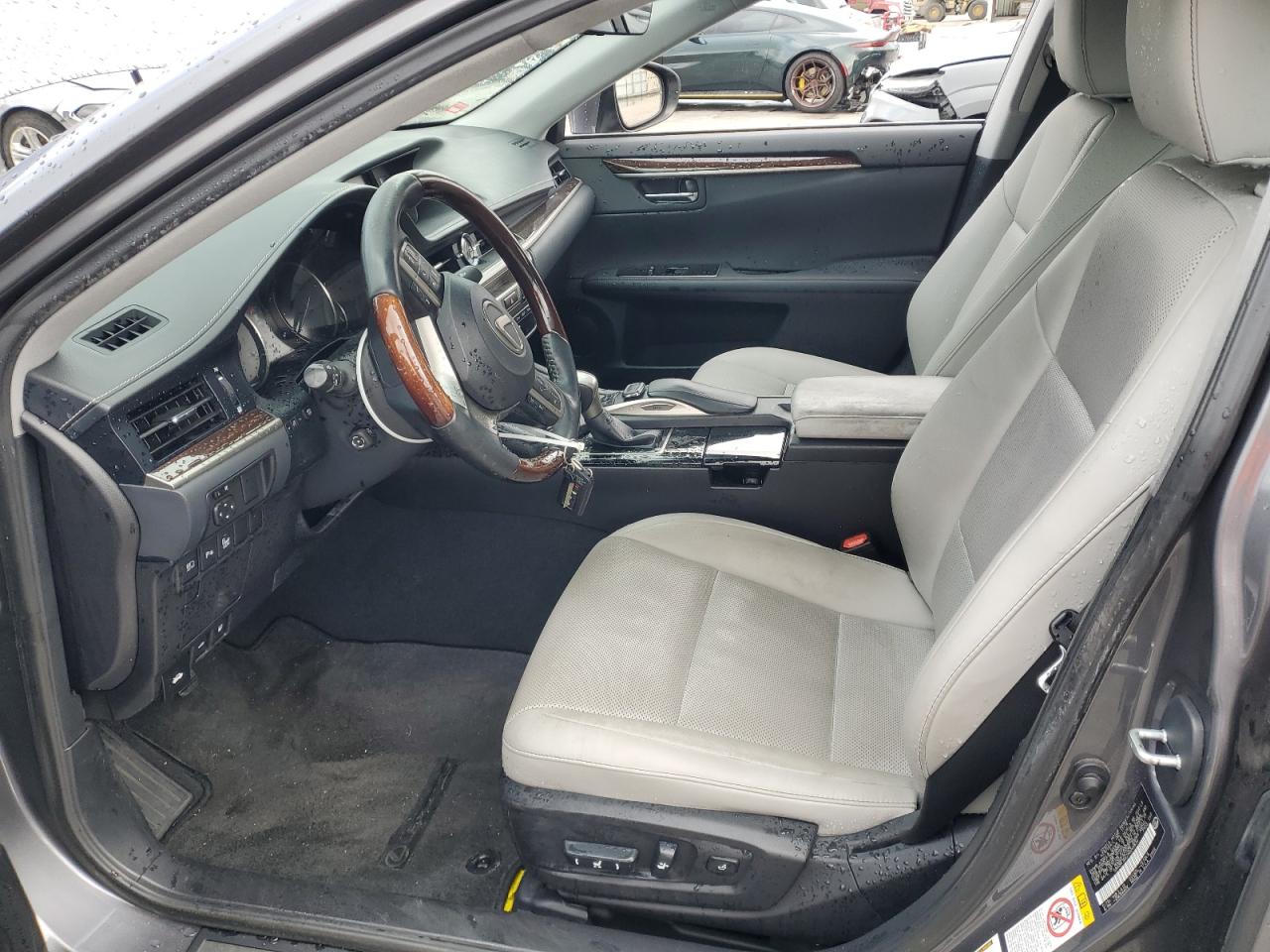 2017 Lexus ES - Image 7