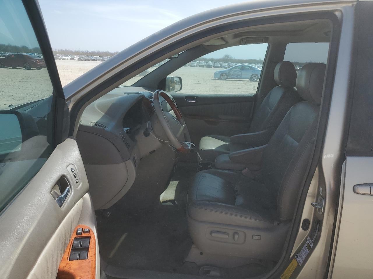 2008 Toyota Sienna - Image 7