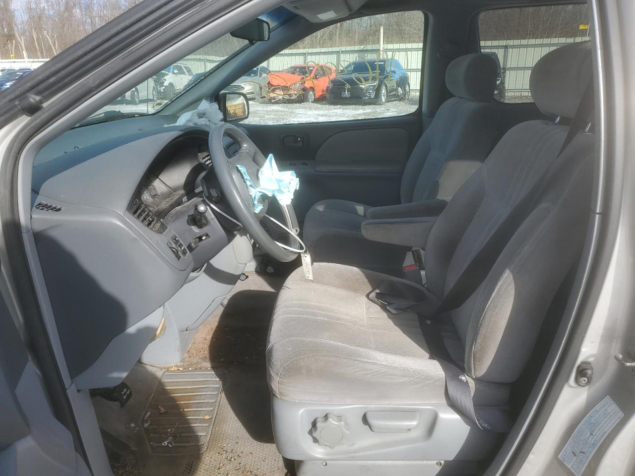 2002 Toyota Sienna - Image 7