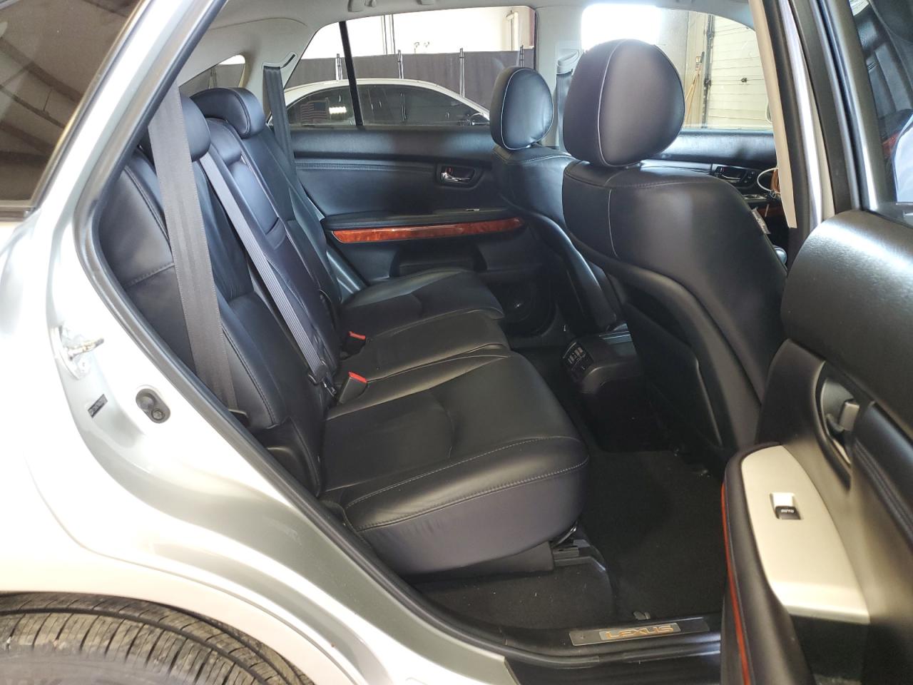2005 Lexus RX - Image 10