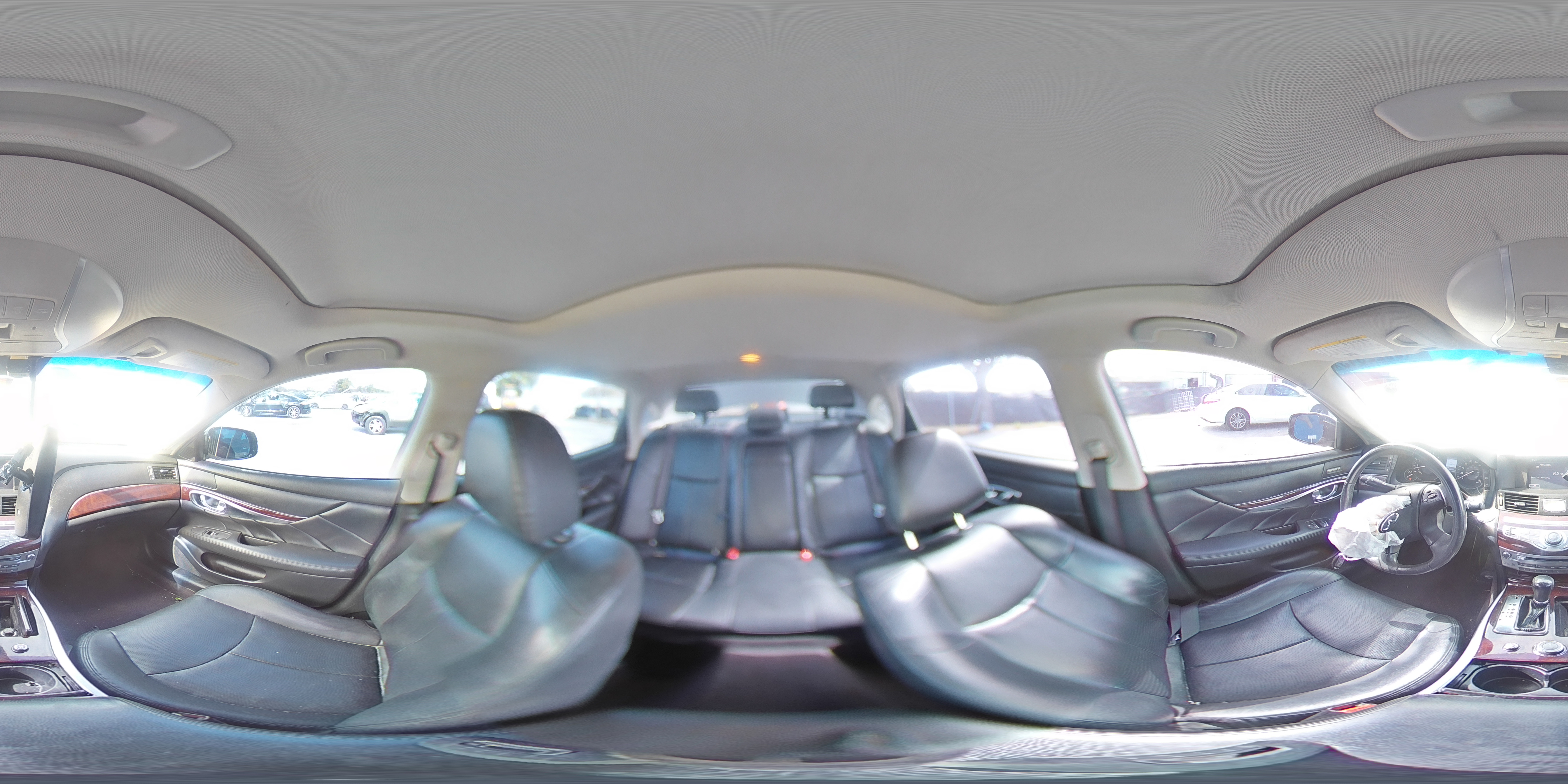 2015 Infiniti Q70 - Image 12