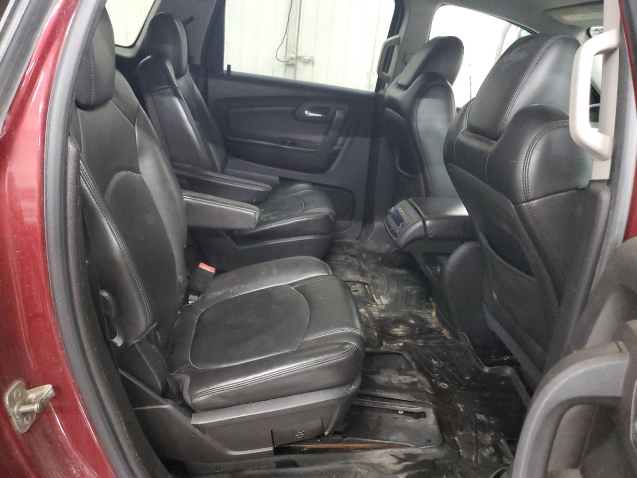 2010 Chevrolet Traverse - Image 12