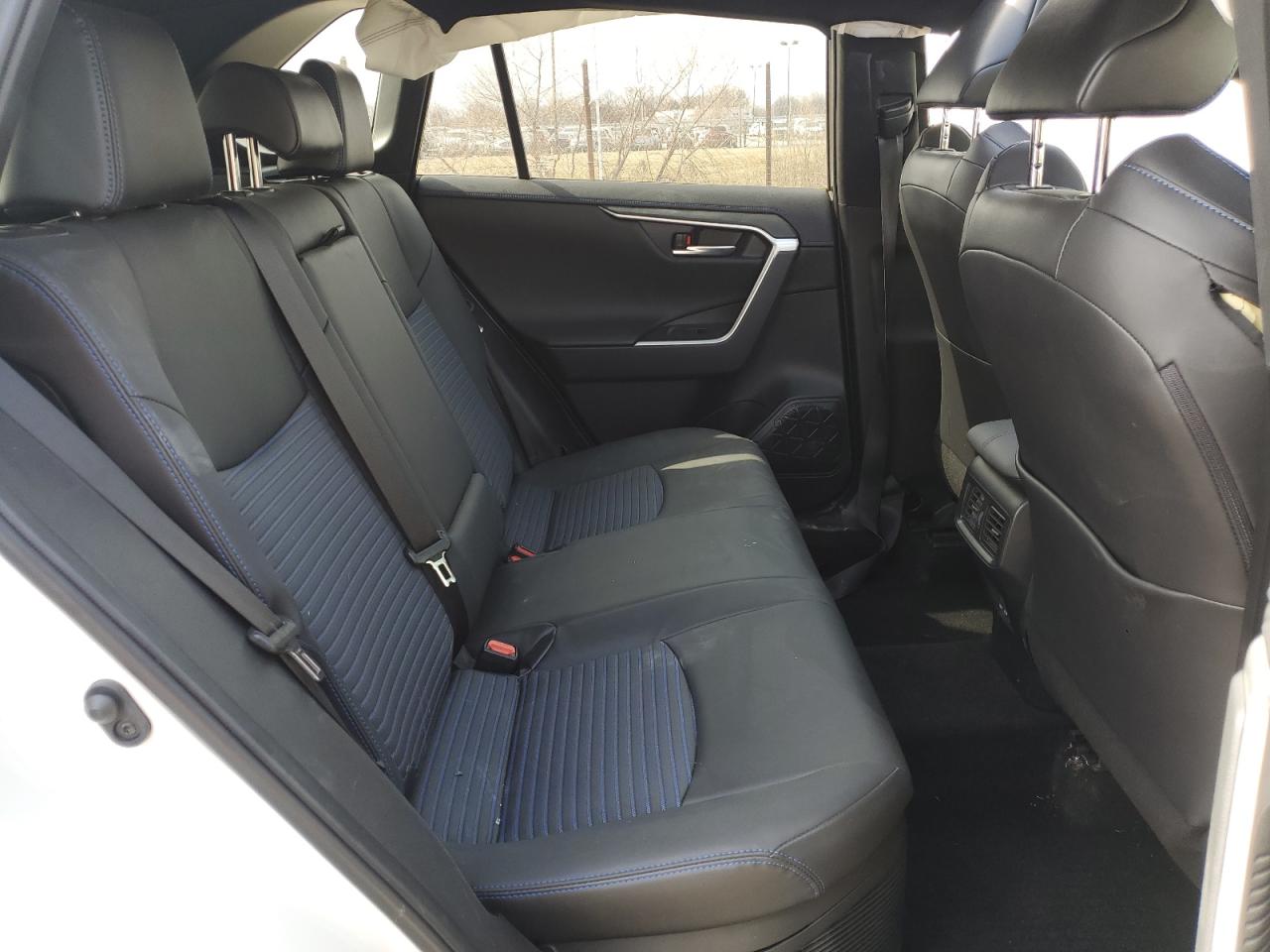 2022 Toyota RAV 4 - Image 12