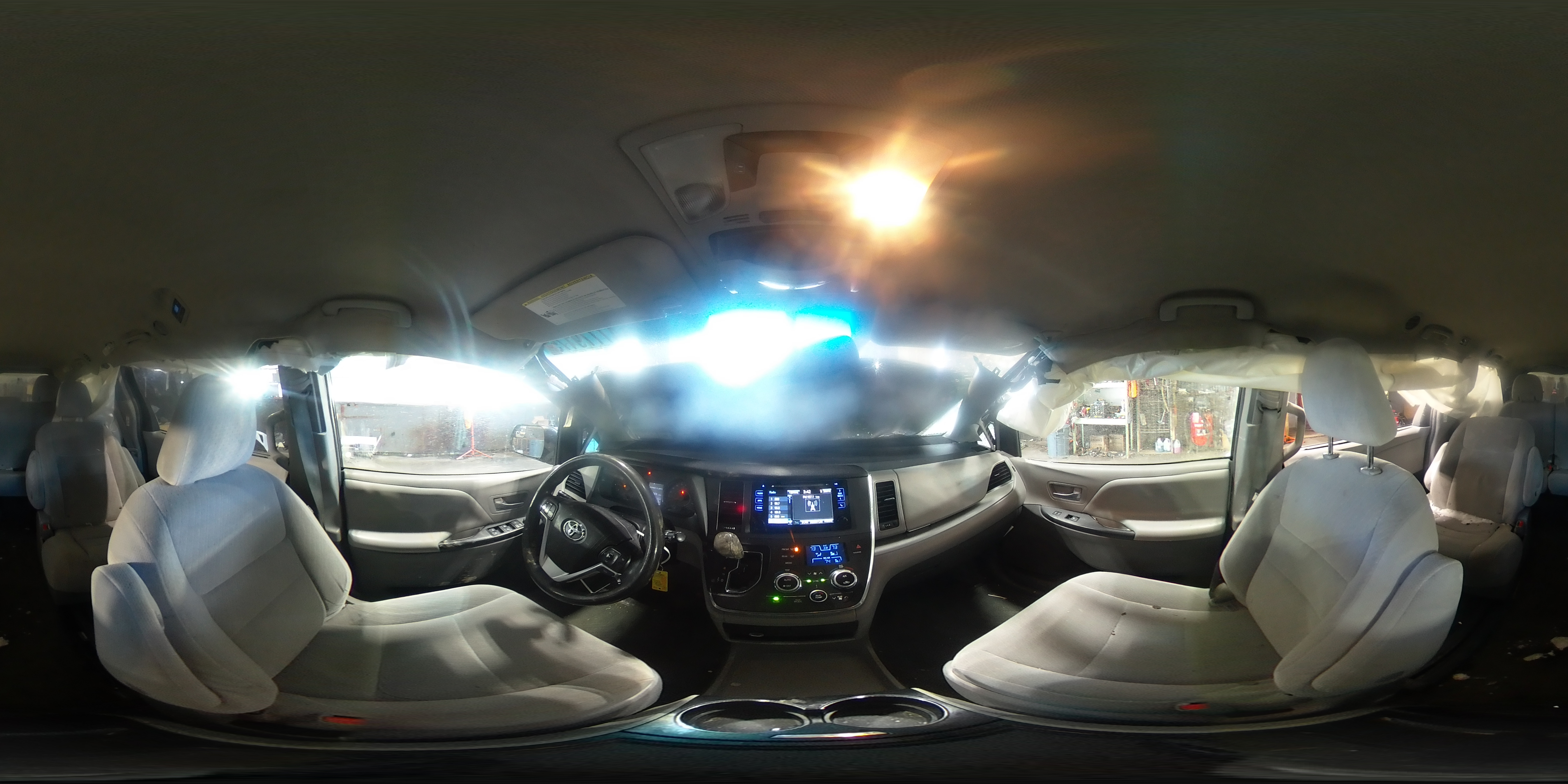 2015 Toyota Sienna - Image 14