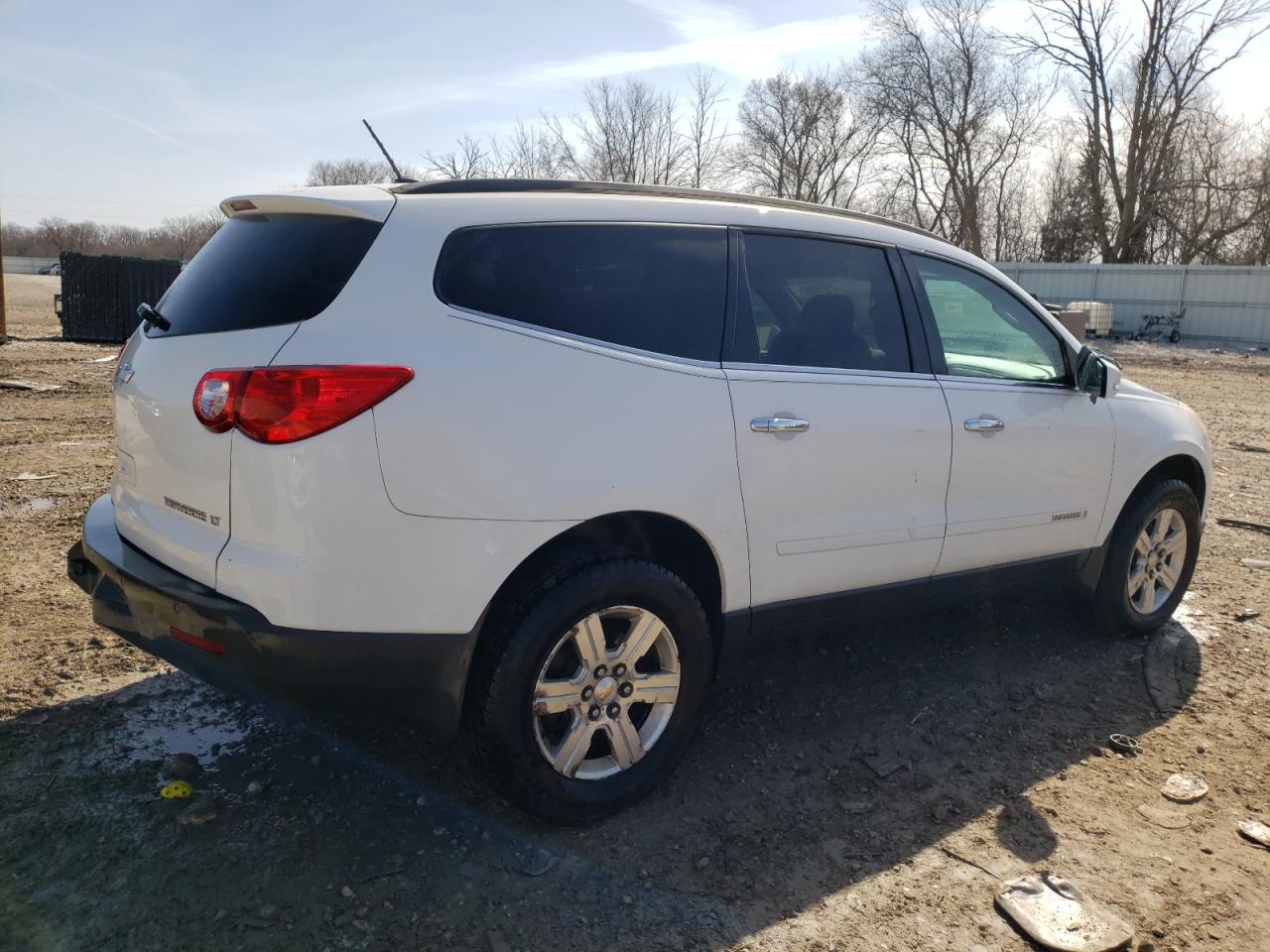 2009 Chevrolet Traverse - Image 3