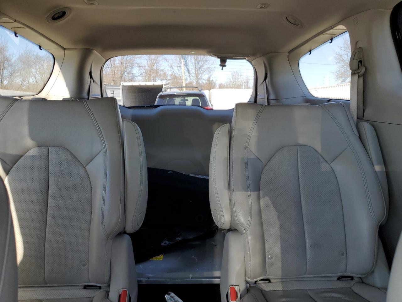 2018 Chrysler Pacifica - Image 10