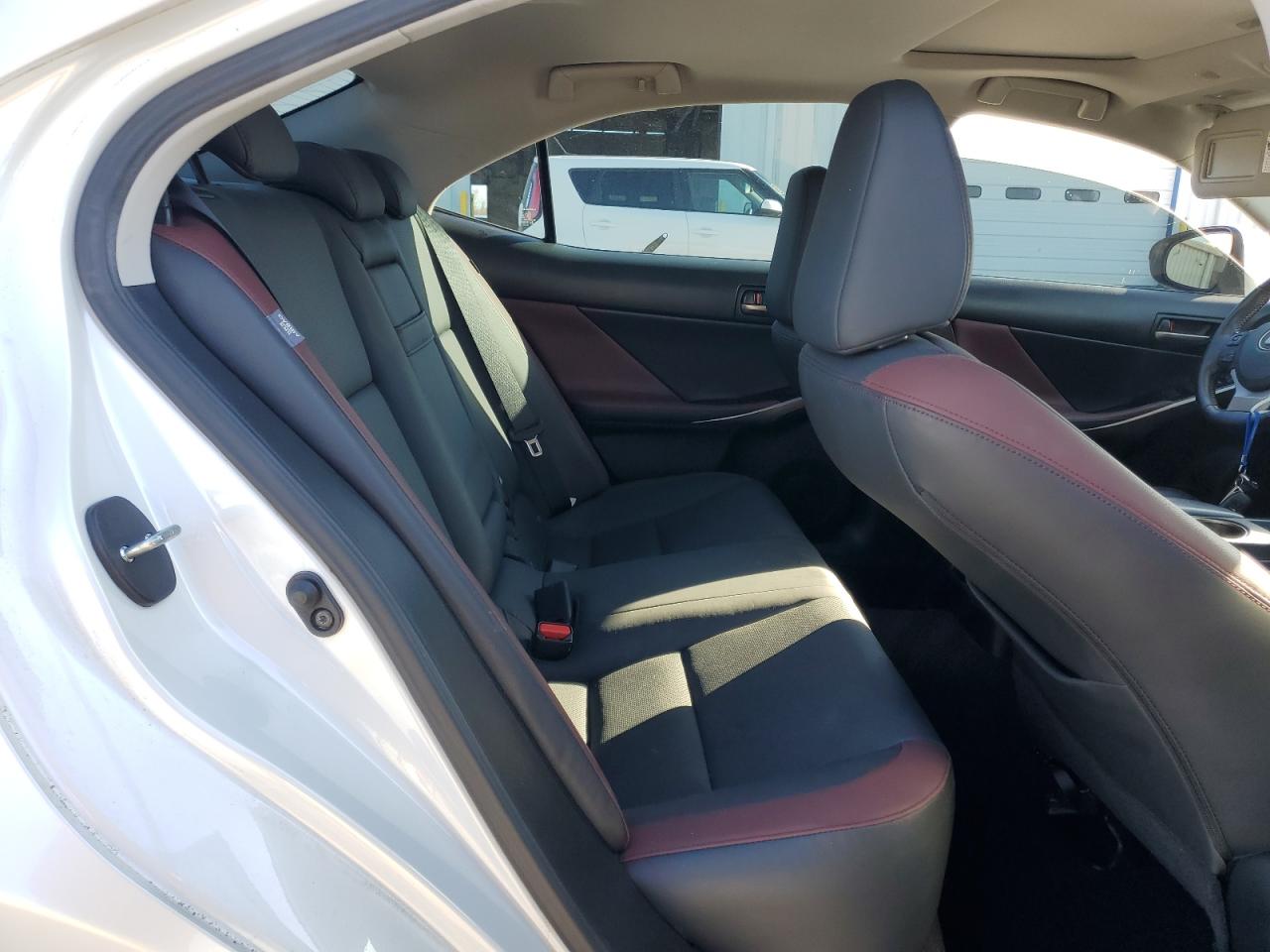 2019 Lexus IS - Image 10