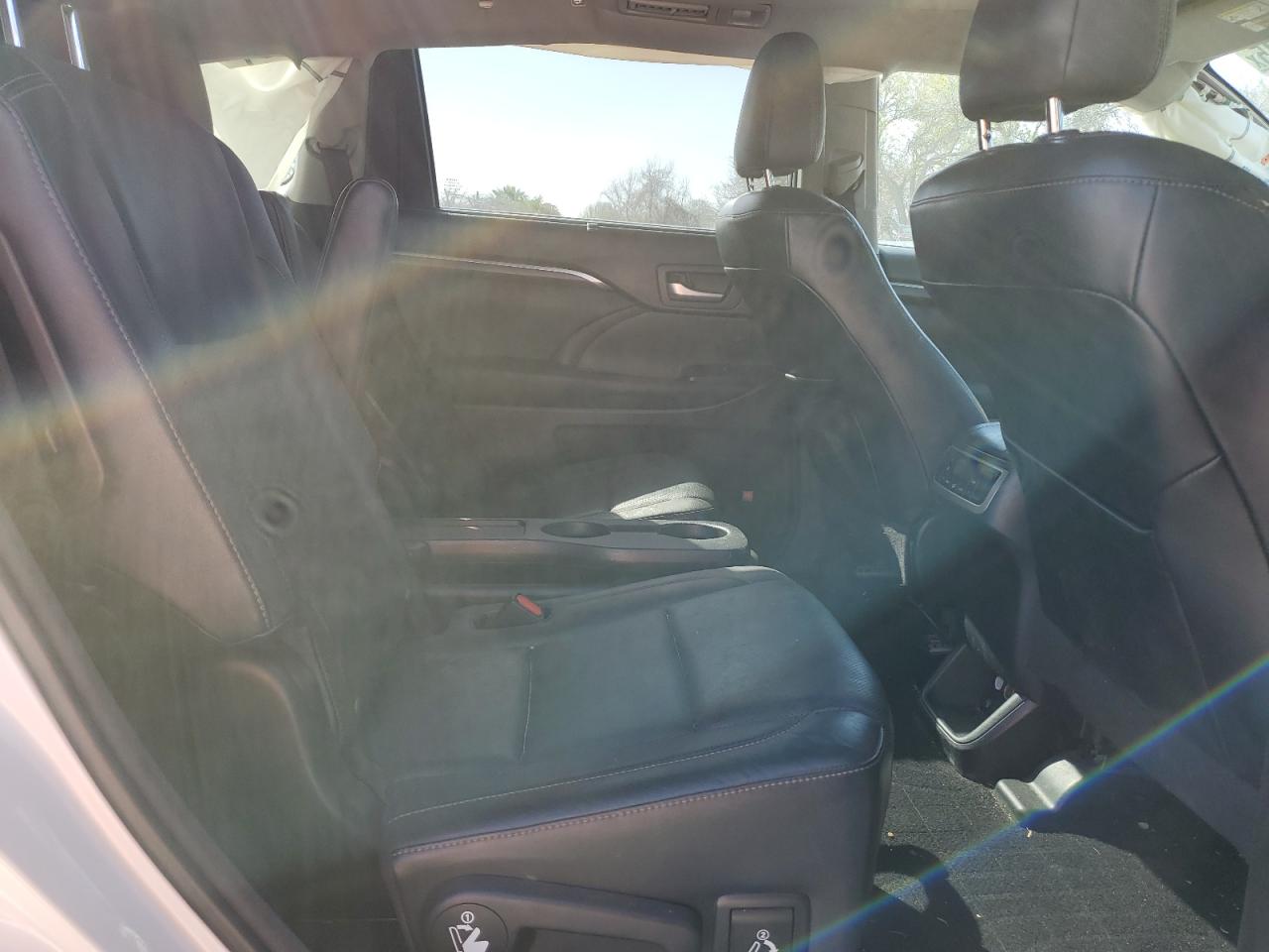 2014 Toyota Highlander - Image 11