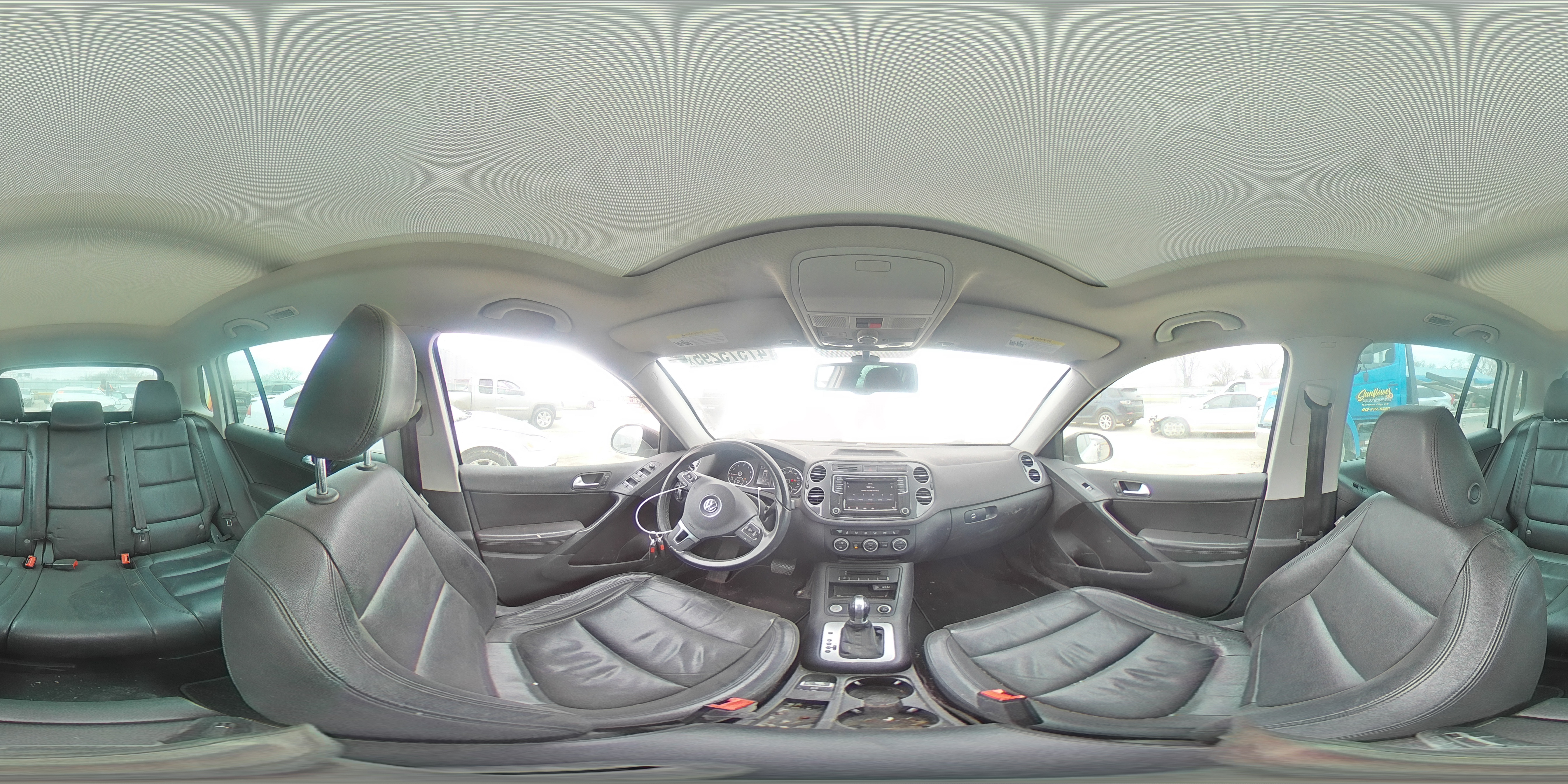 2017 Volkswagen Tiguan - Image 14