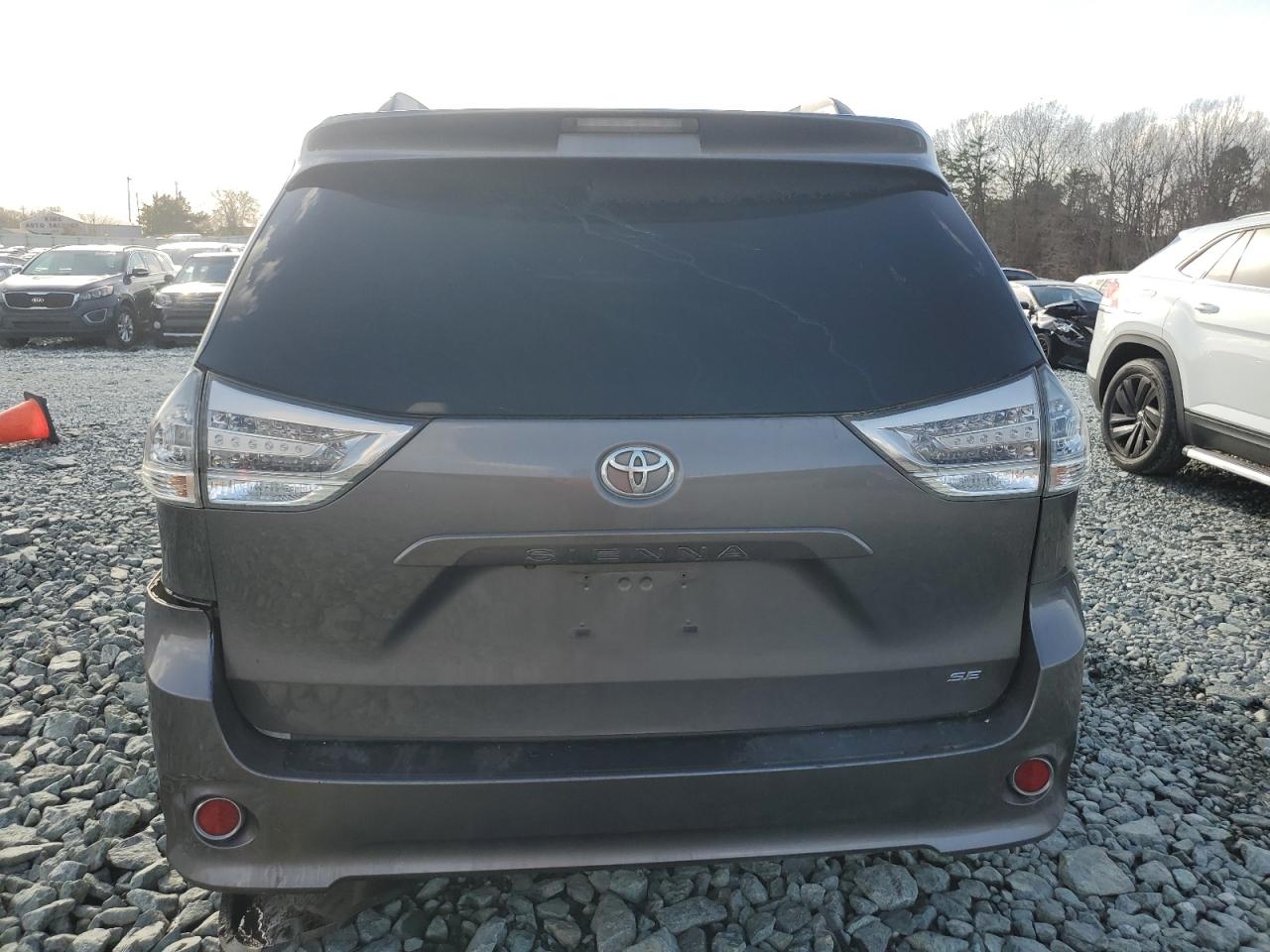 2015 Toyota Sienna - Image 6