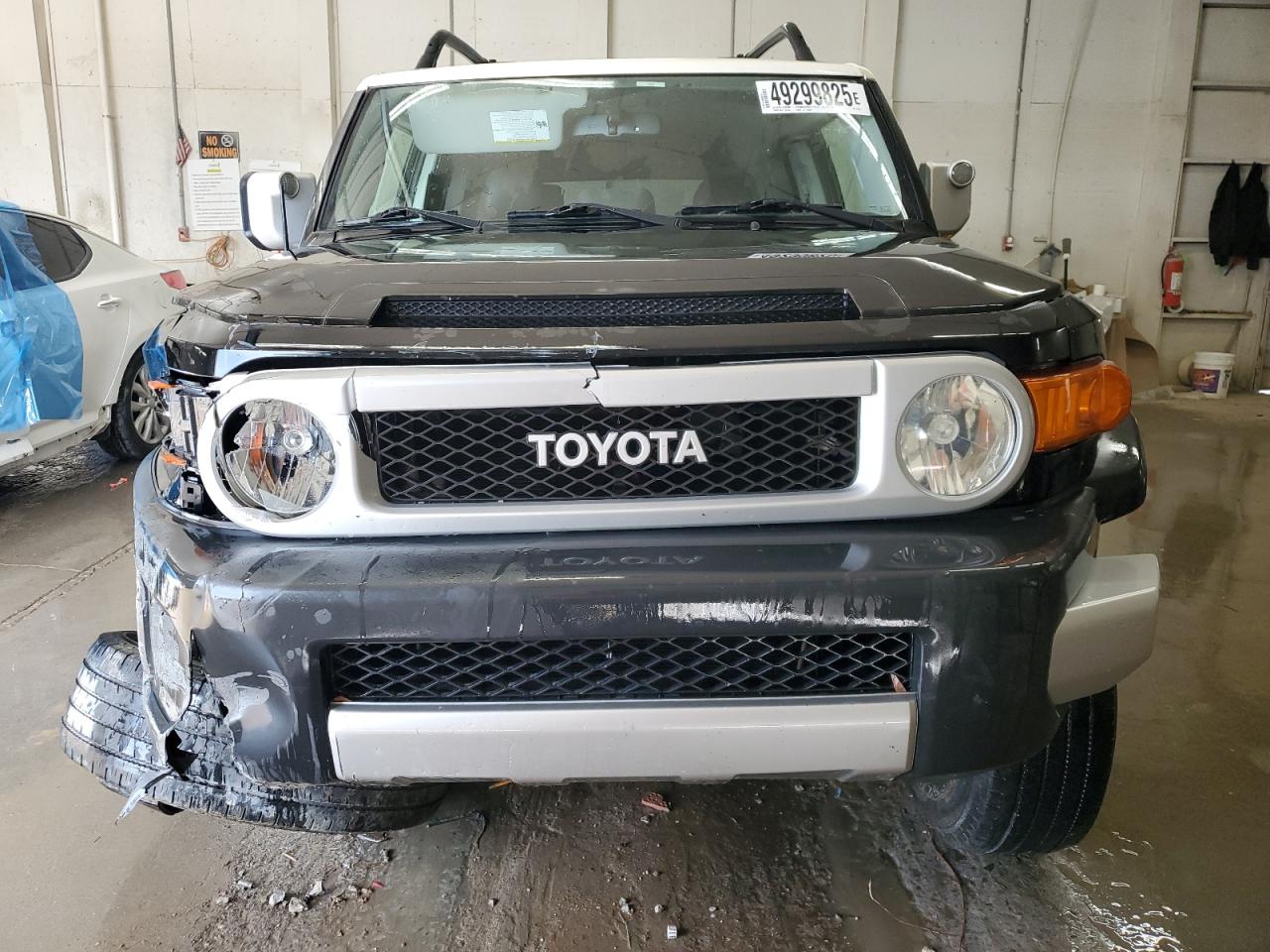 2011 Toyota FJ Cruiser - Image 5
