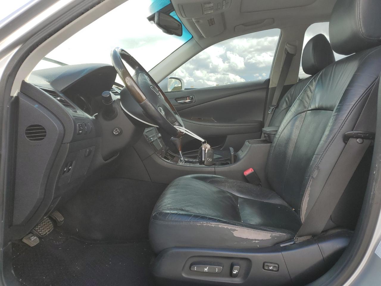 2011 Lexus ES - Image 7