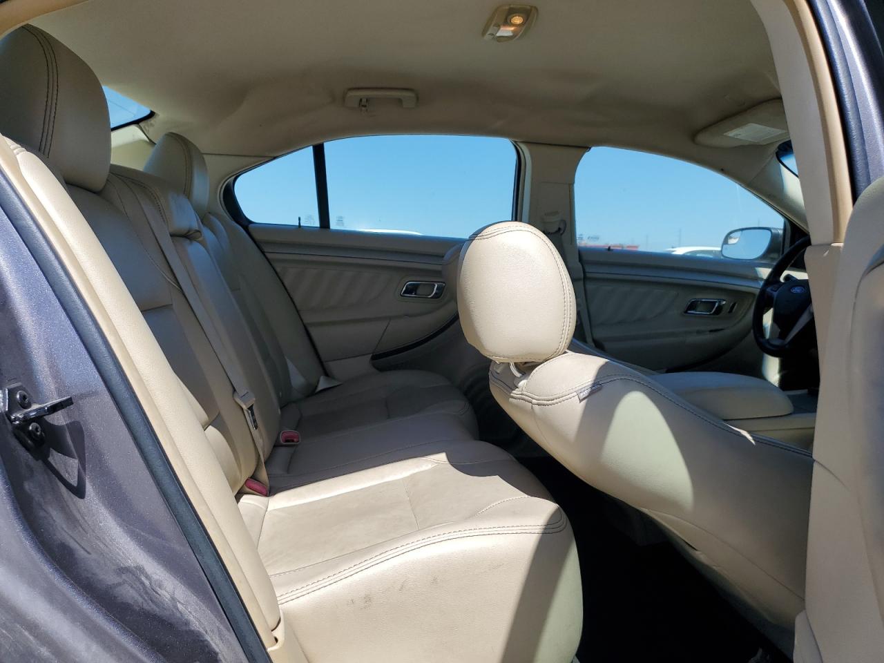 2014 Ford Taurus - Image 10