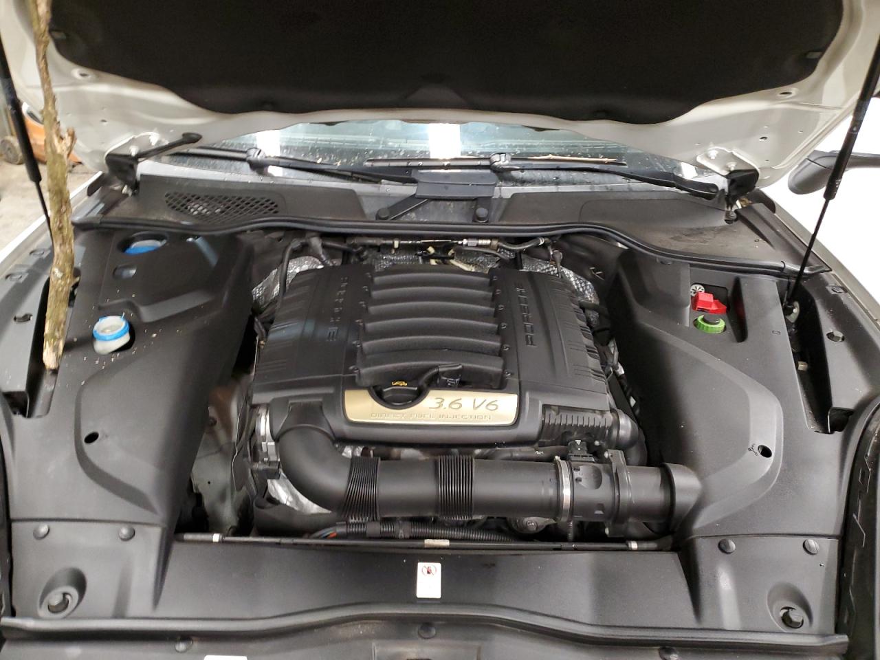 2016 Porsche Cayenne - Image 13