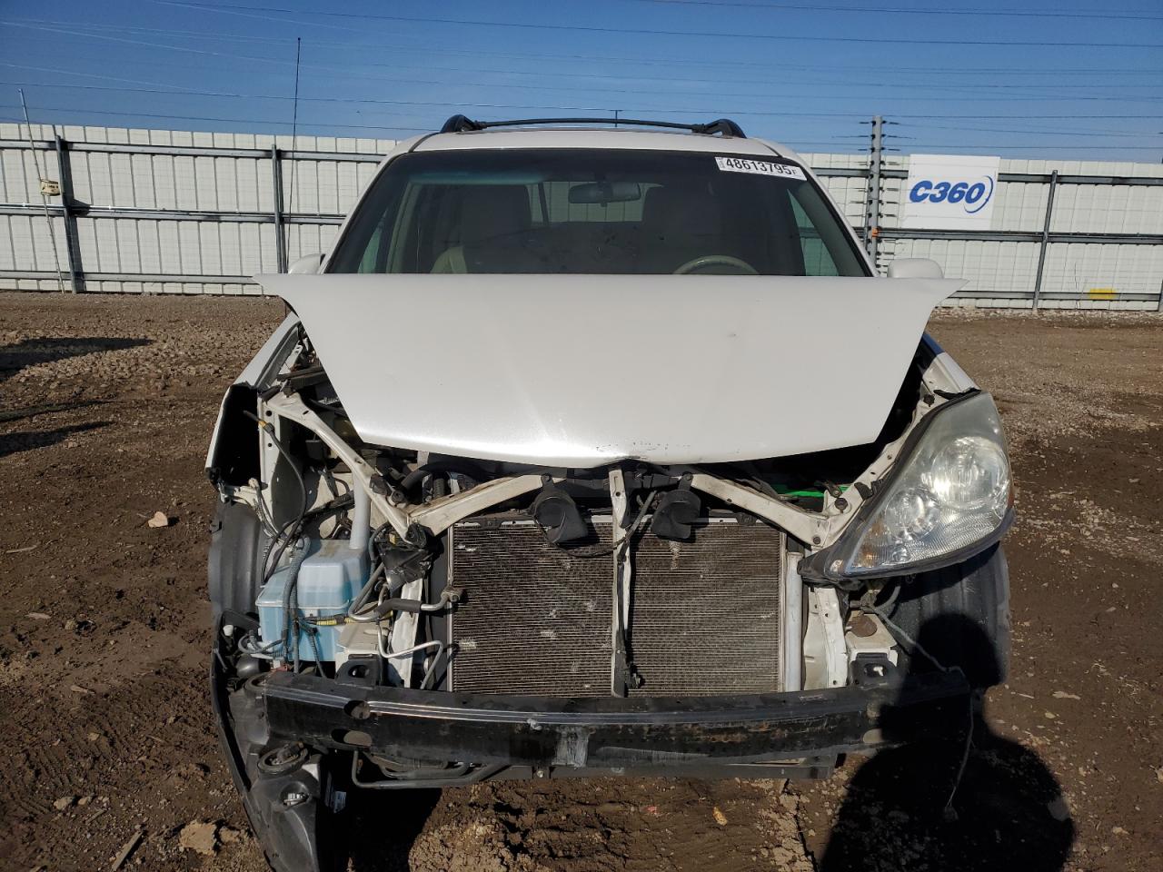 2010 Toyota Sienna - Image 5
