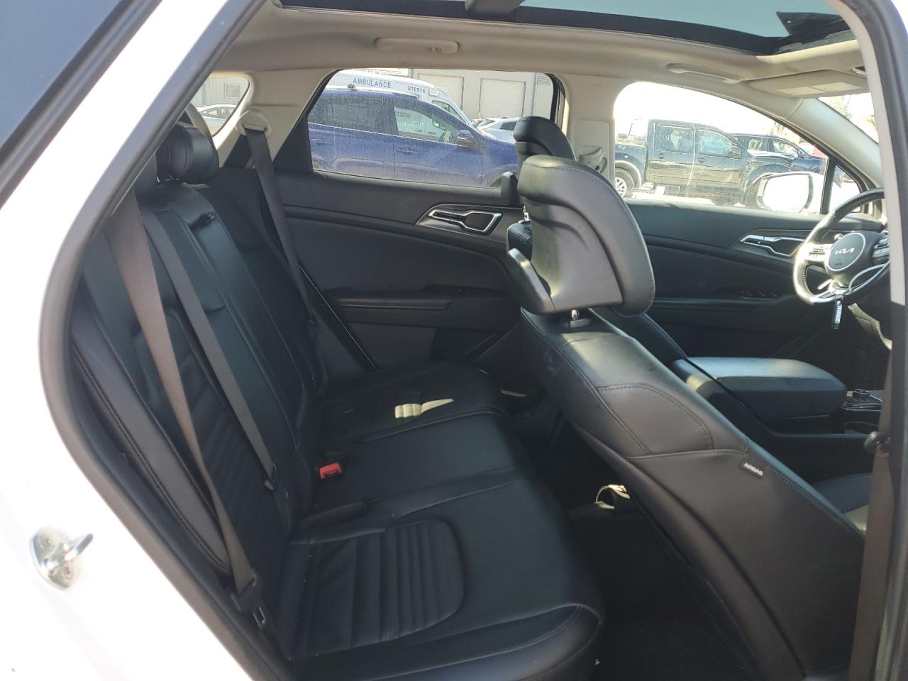 2023 Kia Sportage - Image 11