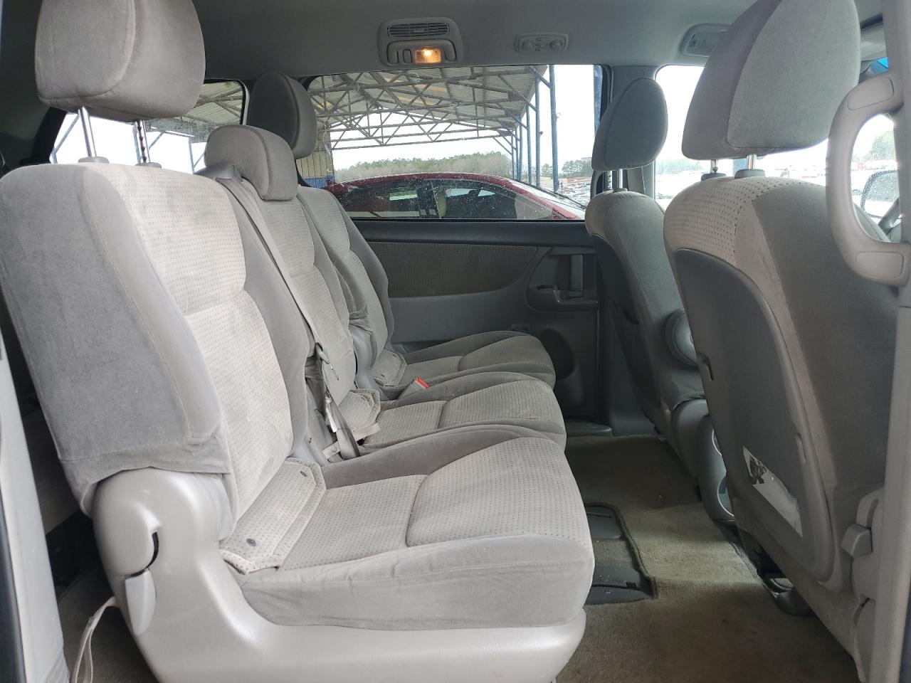 2010 Toyota Sienna - Image 11