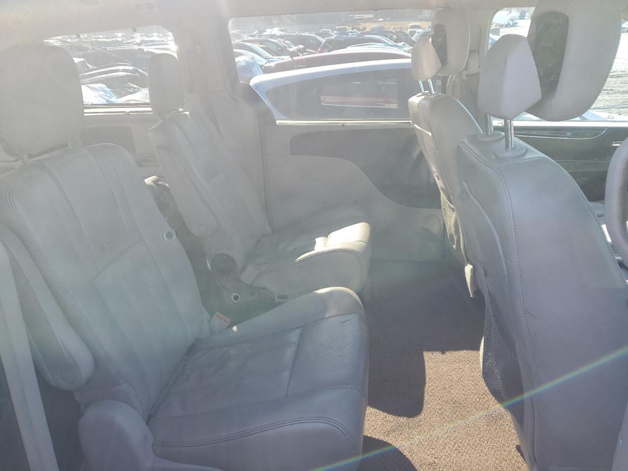 2013 Chrysler Town & Country - Image 12